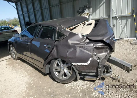 2013 Nissan Altima 2.5 z USA, uszkodzony, nr VIN 1N4AL3AP4DC131127